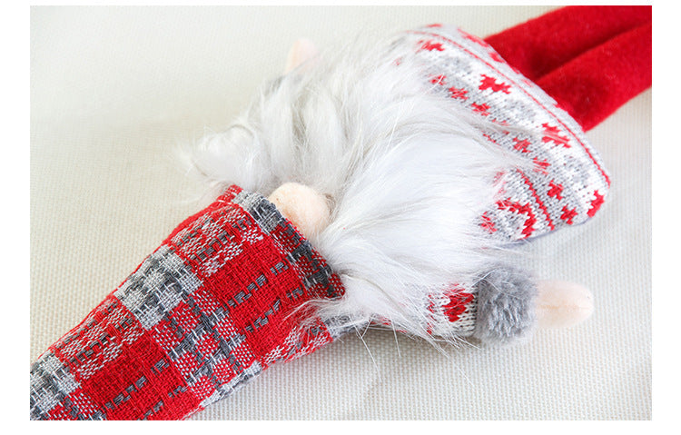 Close-up of the gnome's knitted hat and beard