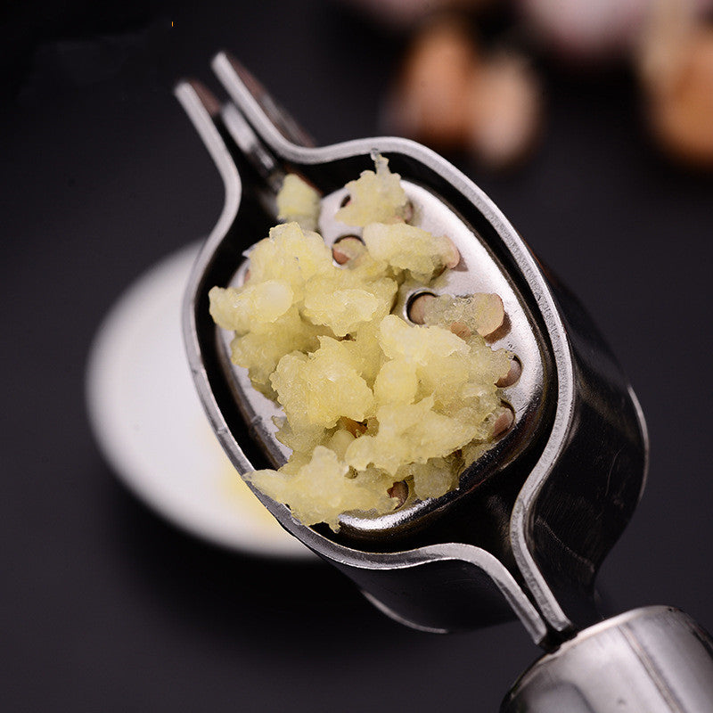 Garlic press chamber and holes