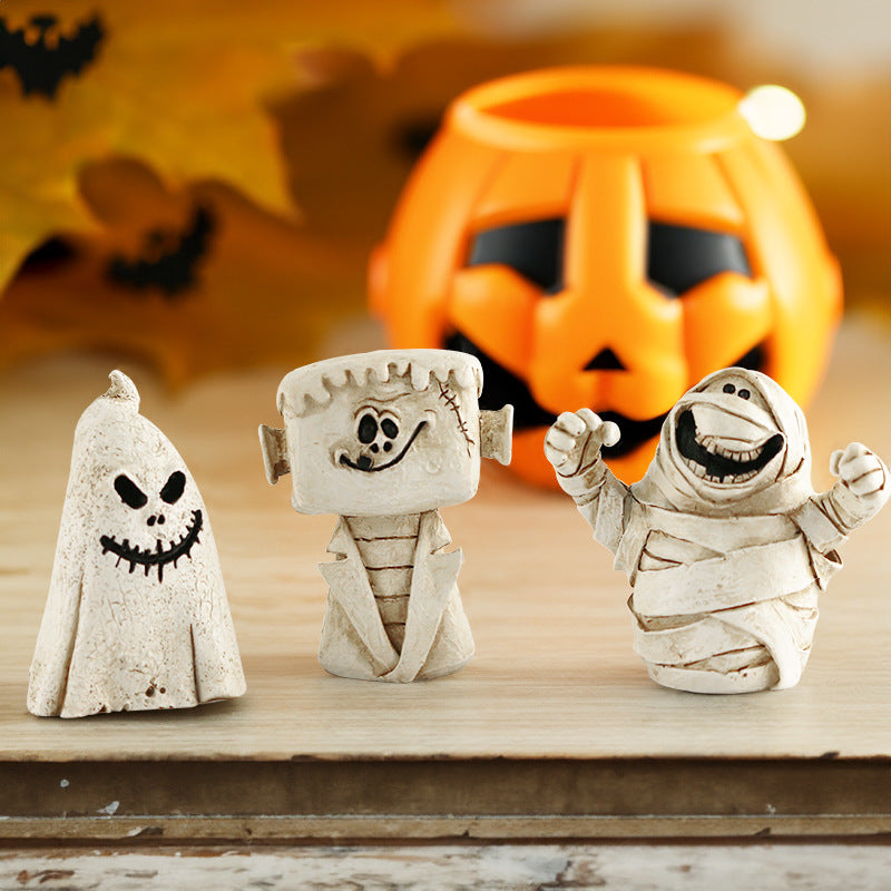 Mini Halloween figurine ornament – view 1