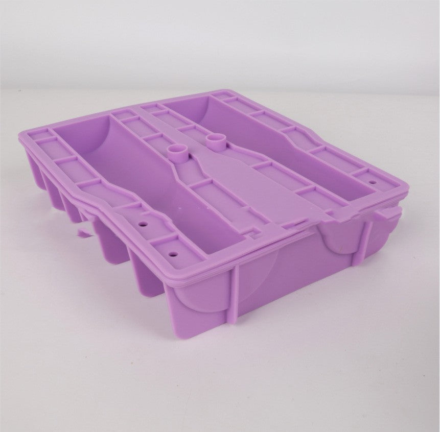 Flexible silicone ice cube tray twist