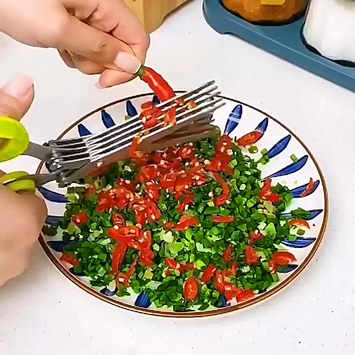 Multi-Blade Herb and Green Onion Scissors 1