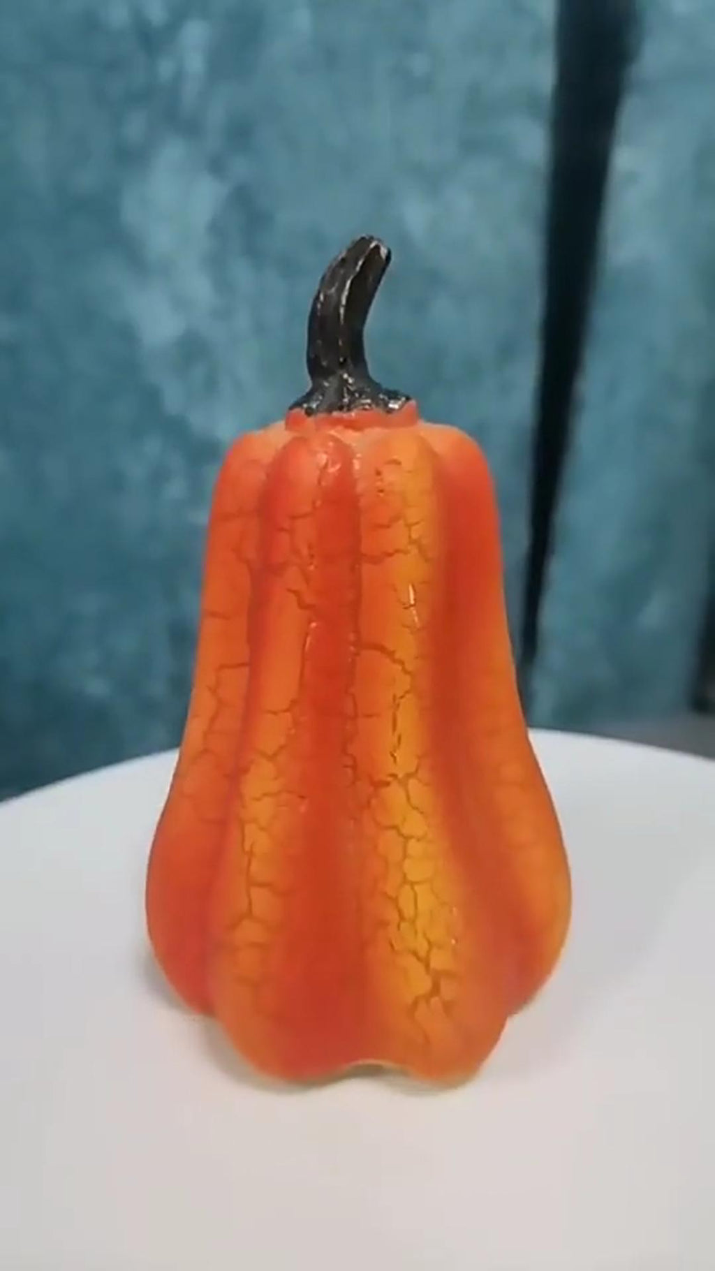 Crackle resin pumpkin LED candle lamp – view 5